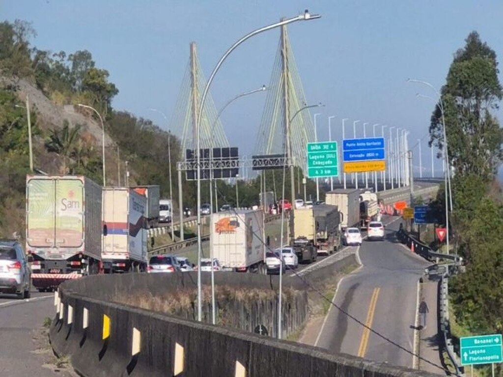 PONTE ANITA GARIBALDI VOLTA A OPERAR COM TRÁFEGO PARCIAL