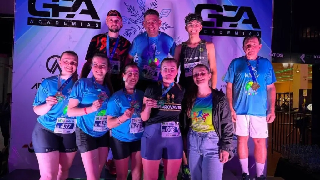 Atletismo Pinhalense conquista pódio e bons resultados na Neon Night Run em Palmas