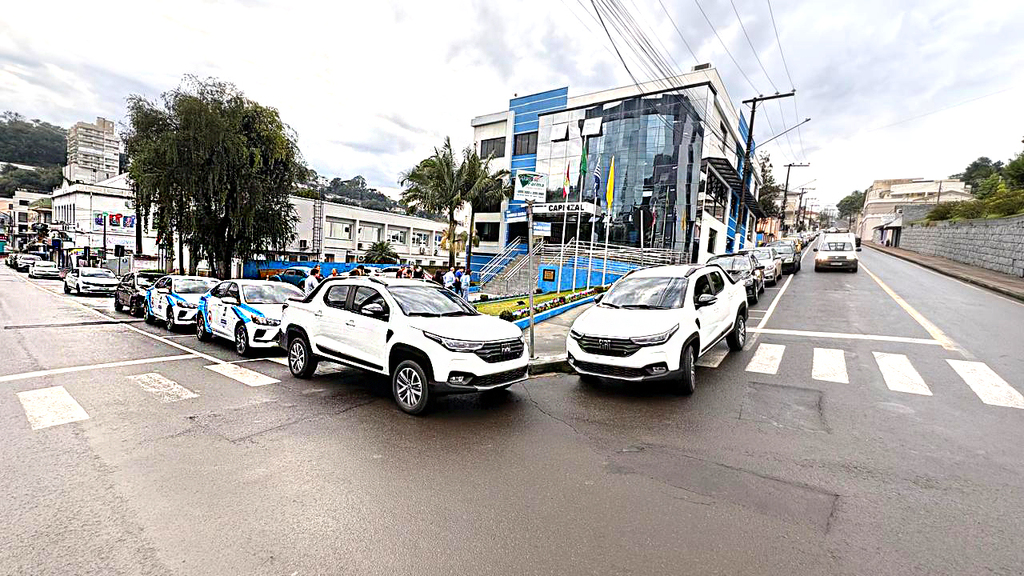 Prefeitura de Capinzal entrega quatro veículos novos para Saúde, Agricultura e Infraestrutura