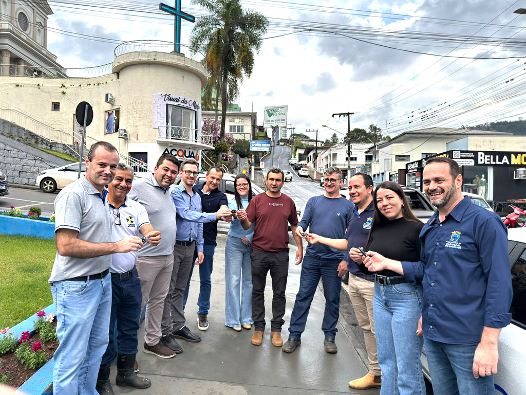 Prefeitura de Capinzal entrega quatro veículos novos para Saúde, Agricultura e Infraestrutura