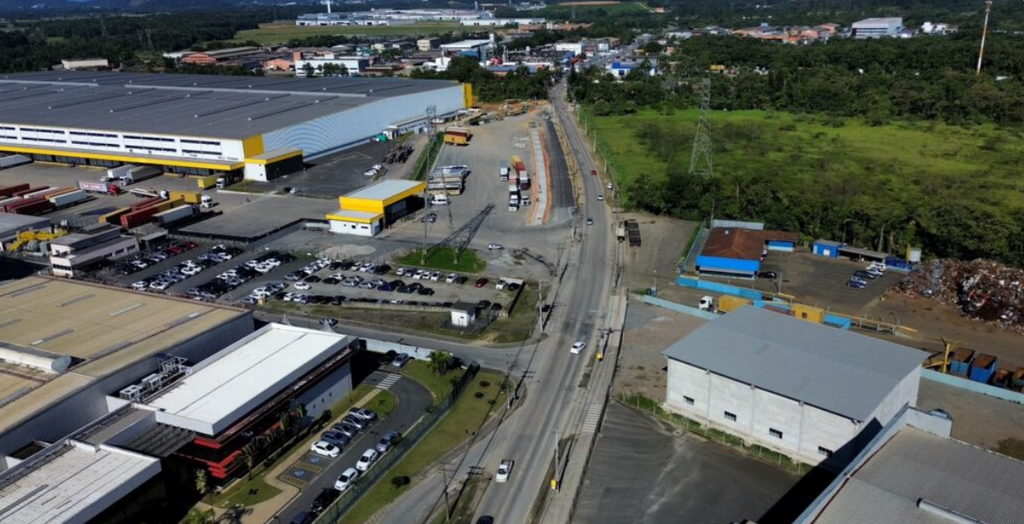 Rua Dona Francisca recebe nova etapa de obras com interdição total do trânsito