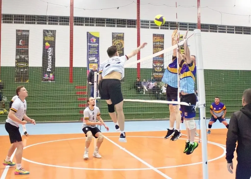 Herval d’Oeste decide títulos masculino e feminino na 1ª Copa de Voleibol