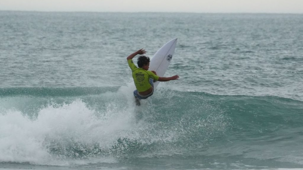 Imbitubense conquista título em Garopaba e brilha na principal etapa do surfe de base