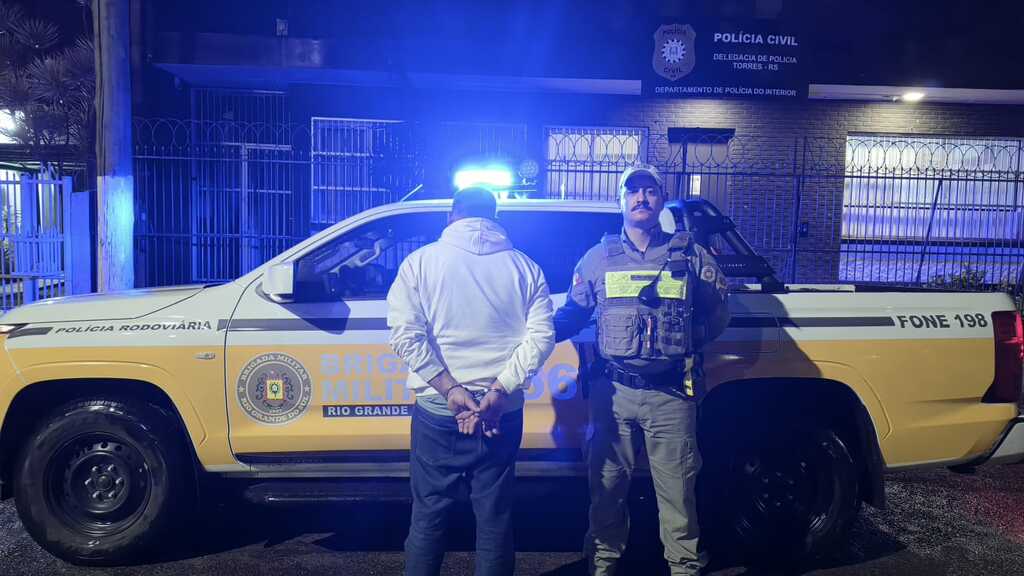 FORAGIDO COM ÁREA DE ATUAÇÃO EM TORRES E TRÊS CACHOEIRAS É PRESO PELO GRUPO RODOVIÁRIO DE TORRES DURANTE PATRULHAMENTO