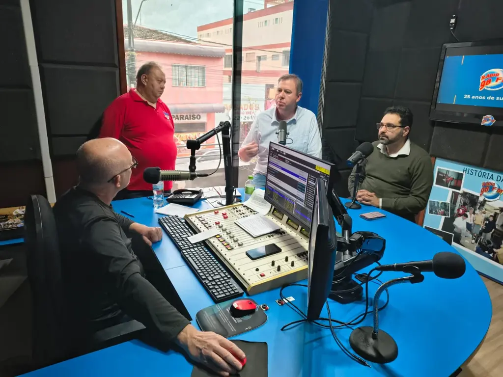 Três Barras: Profissionais da Saúde participam de entrevistas abordando a síndrome gripal