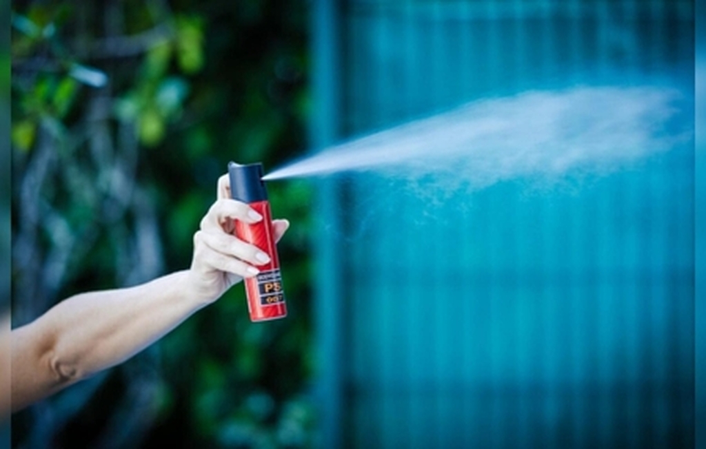 Lei que autoriza venda de spray de pimenta para defesa pessoal de mulheres entra em vigor no Brasil