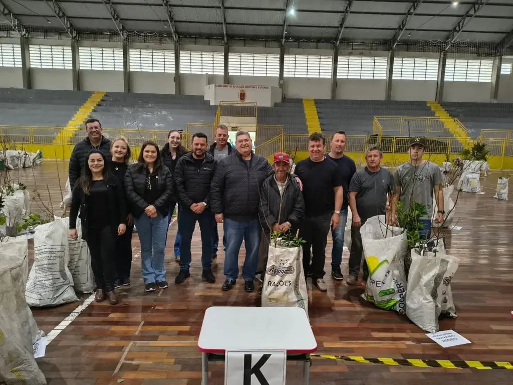 Três Barras promove entrega de quase 2 mil mudas frutíferas e plantas ornamentais nesta sexta-feira
