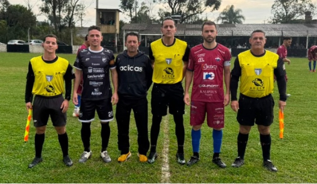 CAMPEONATO MUNICIPAL DE FUTEBOL DE CAMPO DEFINE PRIMEIRO FINALISTA DA 2ª DIVISÃO E MOVIMENTA SEMIFINAIS DA 1ª DIVISÃO
