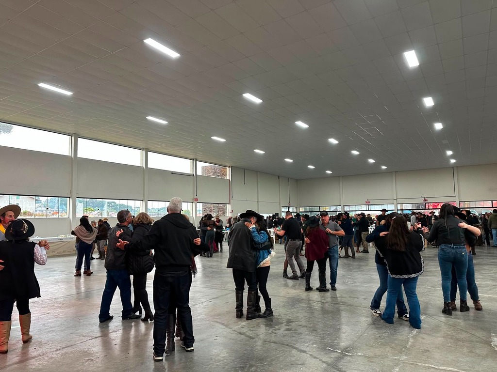 Palmeira celebra 31 anos com costelaço, música e participação da comunidade