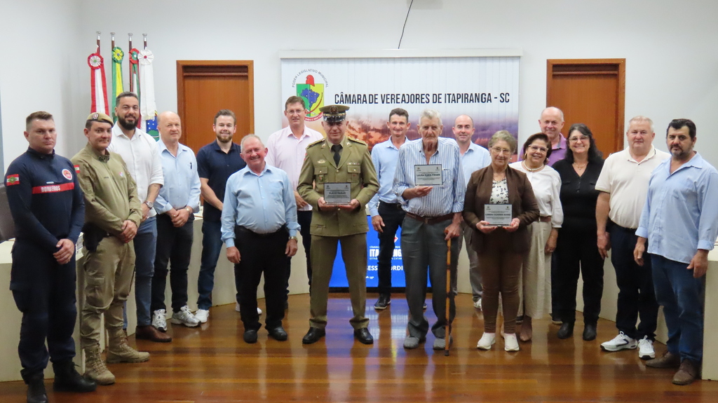 Sessão Solene homenageia cidadãos Laura Maria Finger (in memoriam), Lorena Scherer Borre e subtenente Flávio Paulus