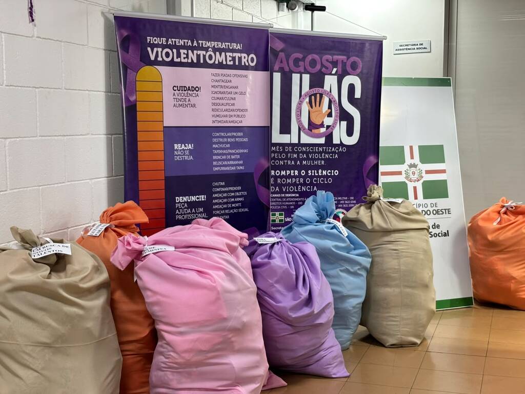 Secretaria realiza entrega de kits de artesanato para grupos de mulheres
