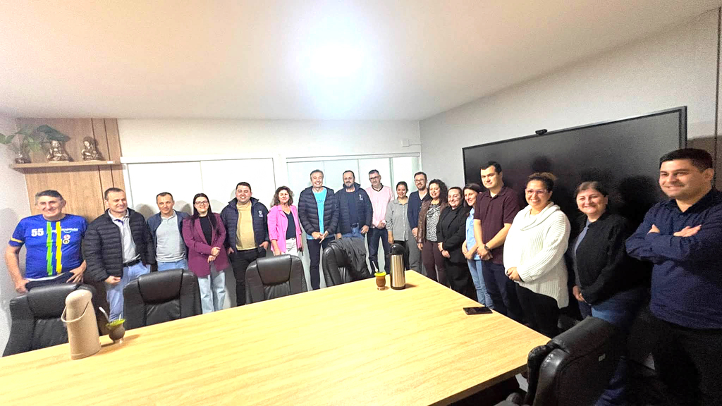 Deputado Napoleão Bernardes destaca leis, recursos e atuação parlamentar em entrevista ao O TEMPO Jornal de Fato