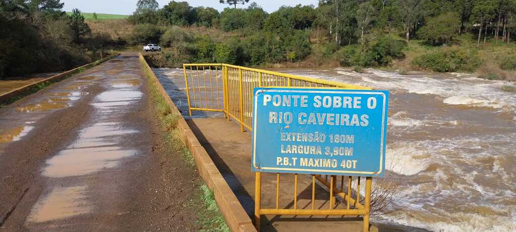 Ponte sobre o rio Caveiras na localidade Passo dos Fernandes está interditada para veículos pesados