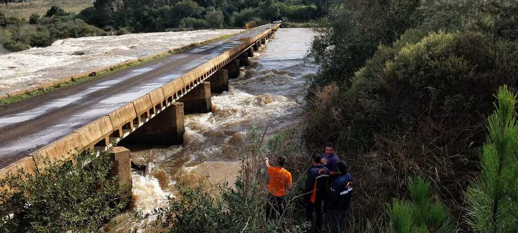 Ponte sobre o Rio Caveiras está interditada para veículos pesados