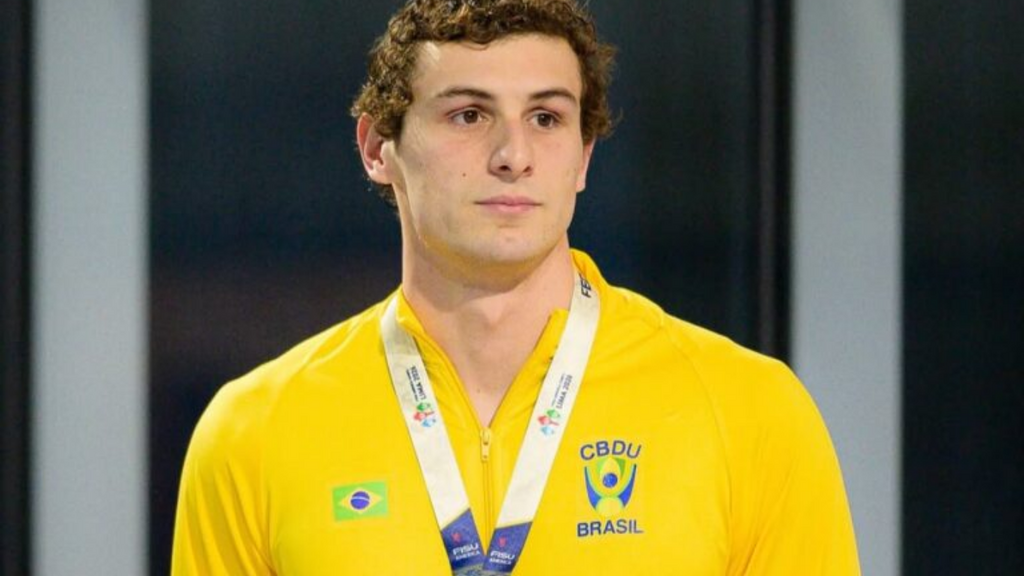 Nadador de Tubarão brilha em competição internacional e retorna do Peru com seis medalhas