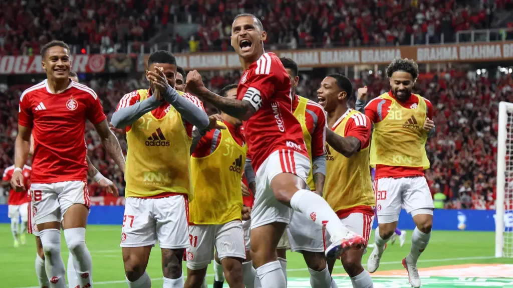 Internacional derrota o Corinthians e abre boa vantagem na Copa do Brasil
