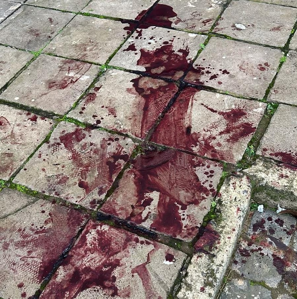 Dois homens são esfaqueados durante confusão no centro de Anita Garibaldi