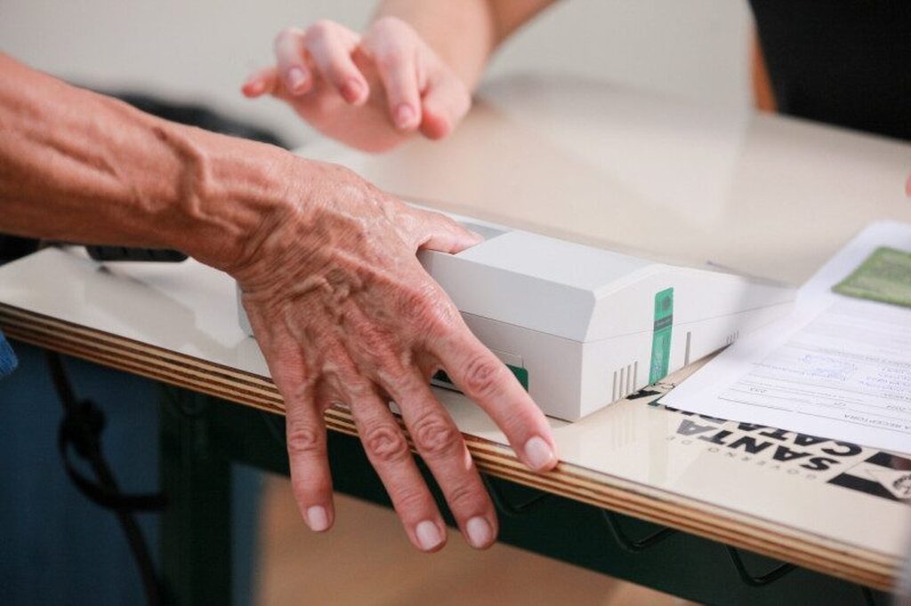 Perfil do eleitorado de SC muda e pode influenciar a votação em 2026