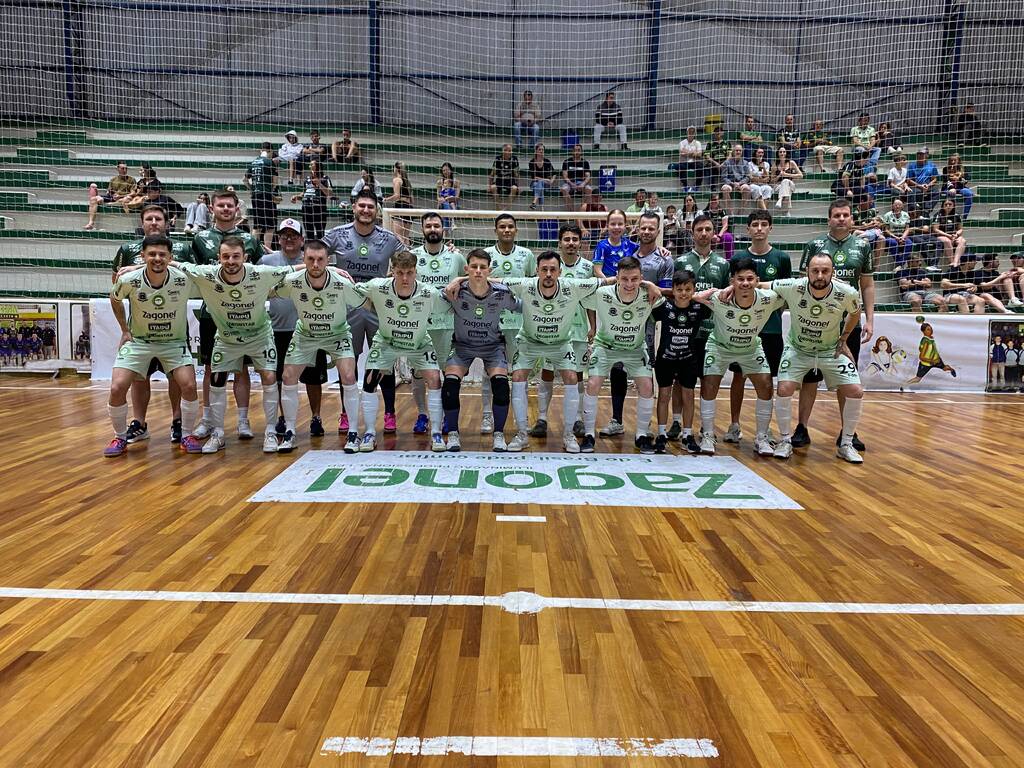 Pinhalense reage, vence Catanduvas e mantém vivo o sonho da classificação na Copa SC