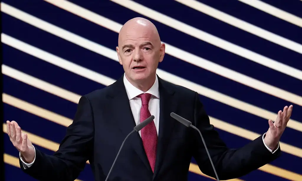 Dirigentes se afastam de Infantino em meio à batalha de poder da Fifa