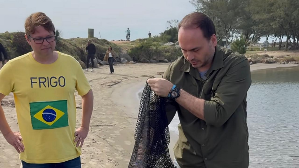 Carlos Bolsonaro circula por Laguna e começa a ampliar presença política em SC