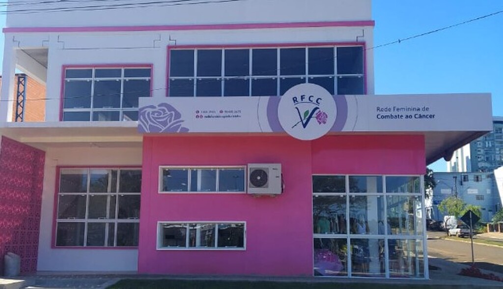 Rede Feminina de Pinhalzinho promove oficina de arte para mulheres em acompanhamento oncológico