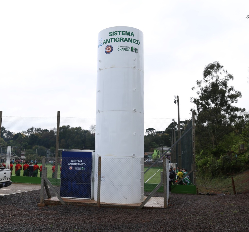 Terceiro sistema antigranizo de quase R$ 1 milhão é instalado em Chapecó; entenda funcionamento
