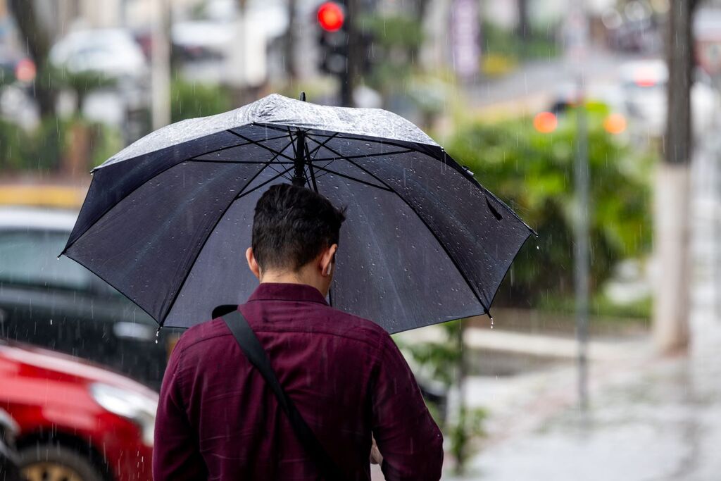 Semana começa com frio em SC e chuva forte deve voltar a partir de terça