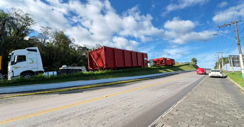 SECAMAQ realiza transporte da maior caldeira já produzida pela empresa em Salete