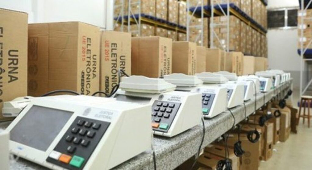 TRE-SC realiza distribuição de 18.860 urnas eletrônicas em SC para Eleições 2026