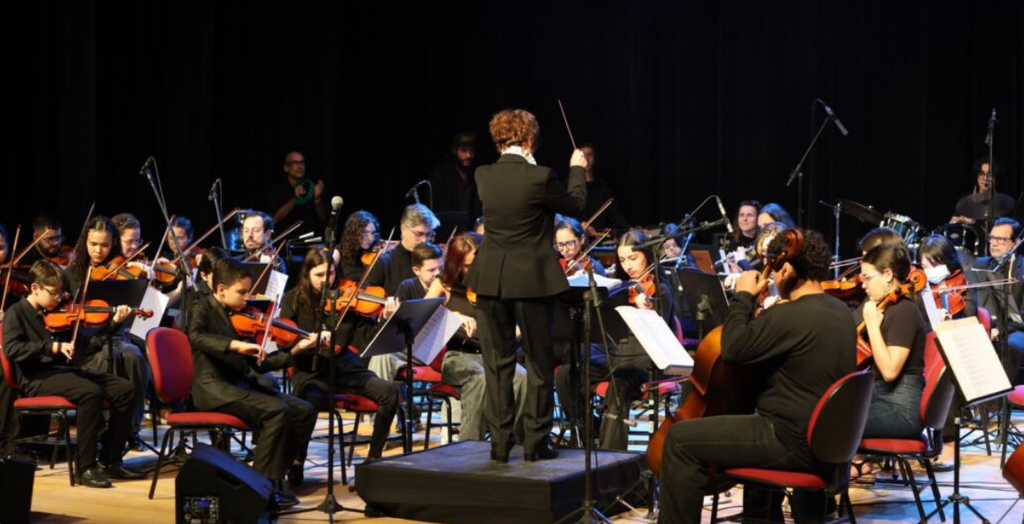 Orquestra Villa-Lobos e Décio Caetano apresentam clássicos do blues em Joinville