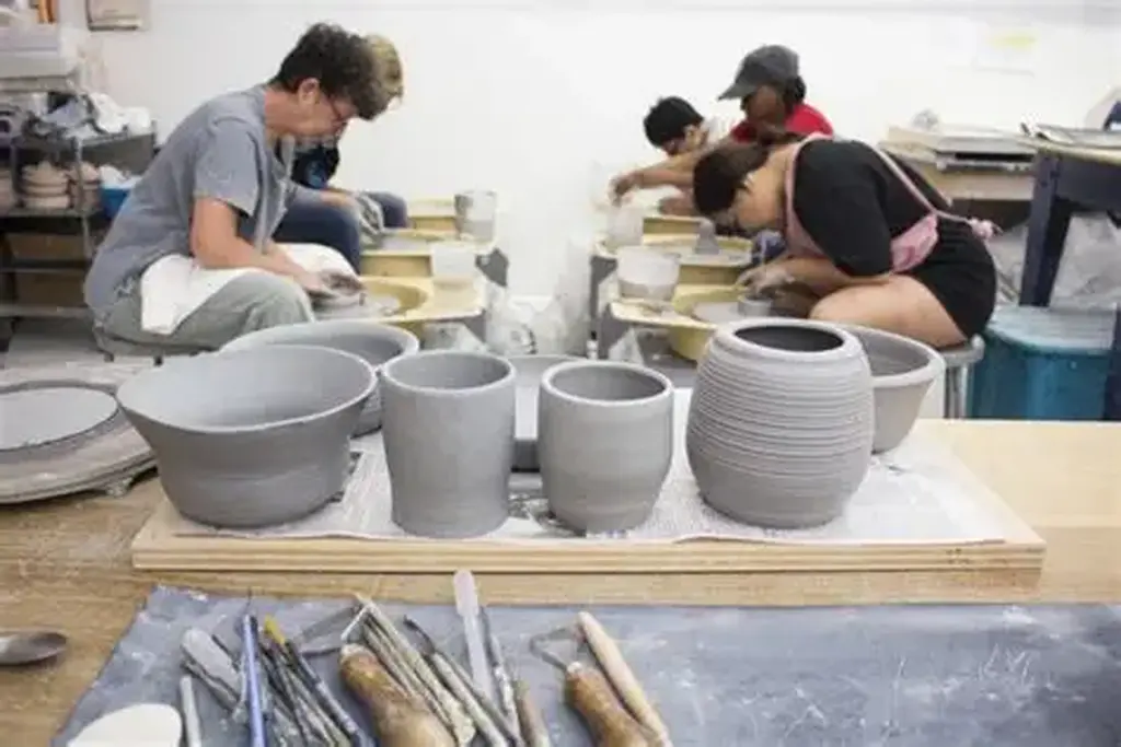 Curso gratuito de cerâmica abre inscrições para novas turmas em Joinville