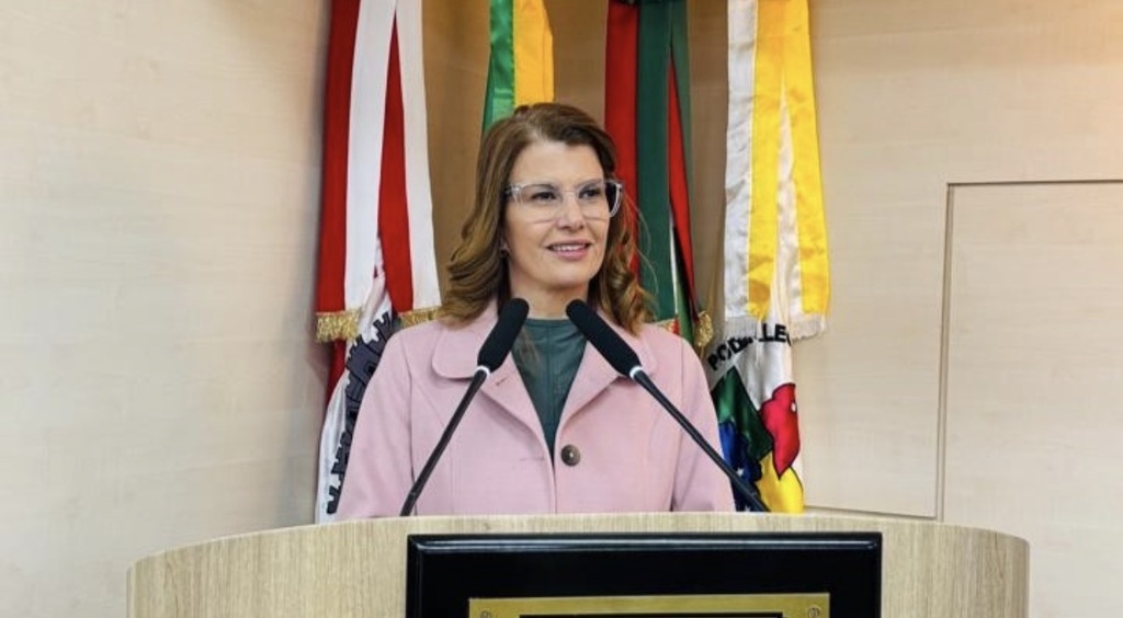 Com apoio do Legislativo, campinho de areia do bairro Vida Nova é revitalizado