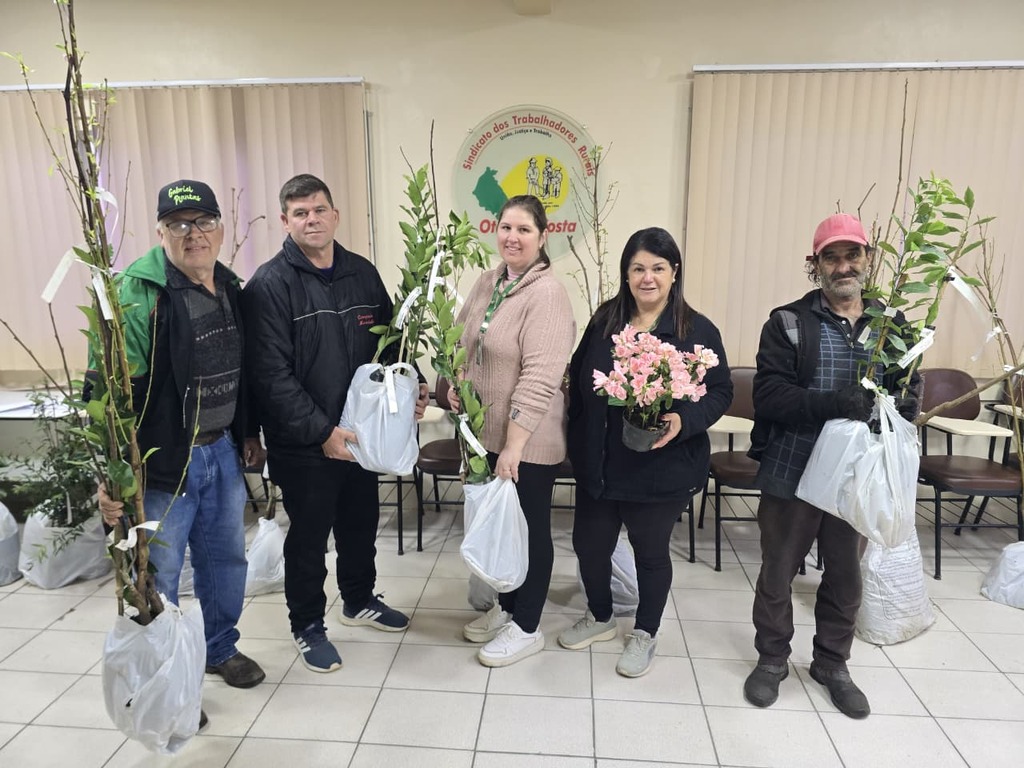 Campanha de mudas beneficia agricultores e comunidade de Otacílio Costa