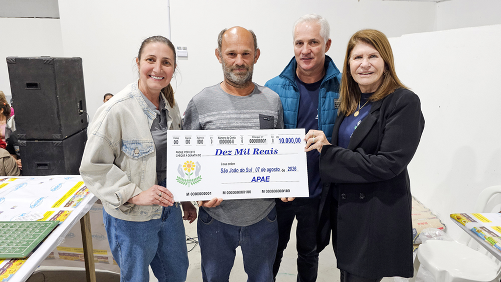 BINGO DA APAE DE SÃO JOÃO DO SUL FOI SUCESSO  DE PÚBLICO