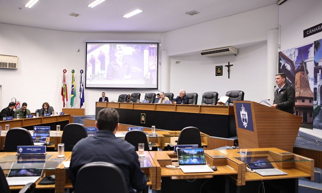 Joinville aprova extensão de contratos temporários da Educação até o fim do semestre