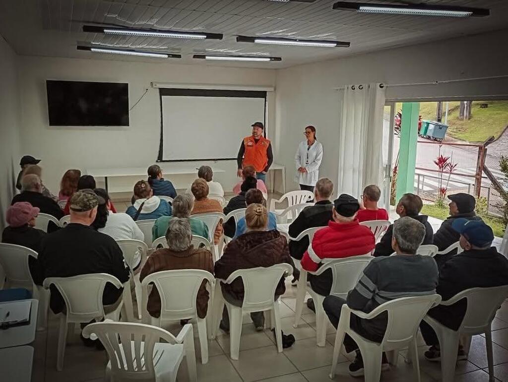 Saúde e Defesa Civil promovem ação integrada para moradores do Centro de Ibicaré