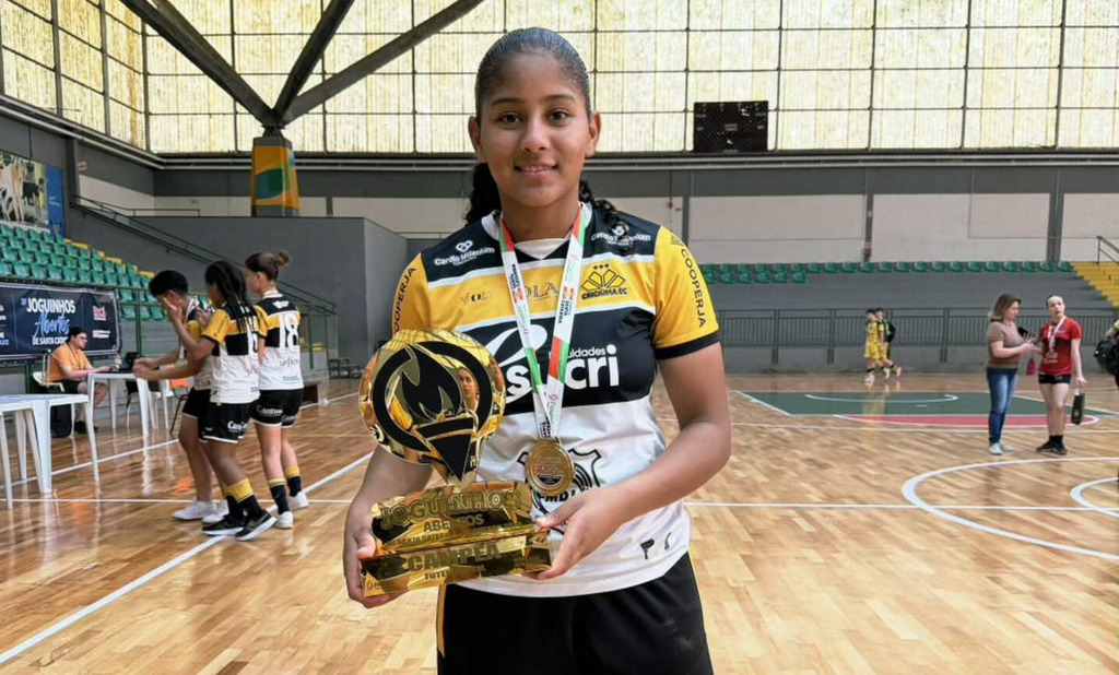 Hevellyn é atleta profissional do Criciúma Esporte Clube