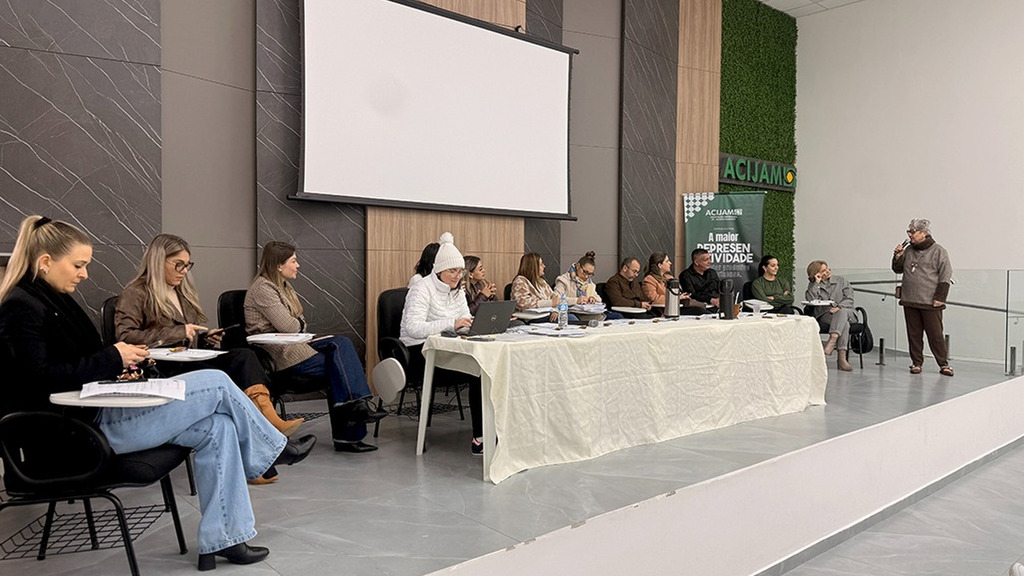 JACINTO MACHADO RECEBE SECRETÁRIOS DE SAÚDE DA AMESC