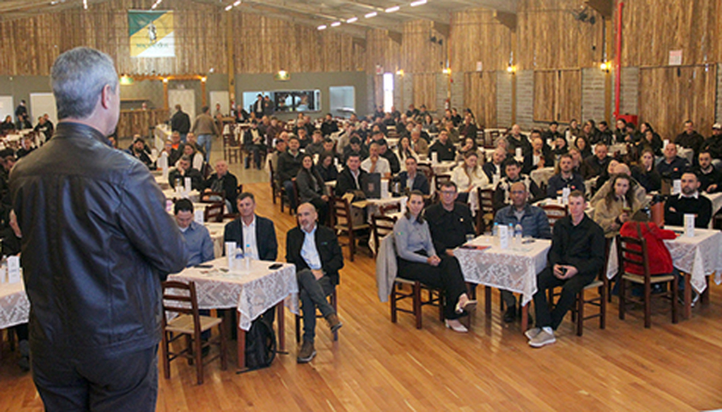 Painel com lideranças