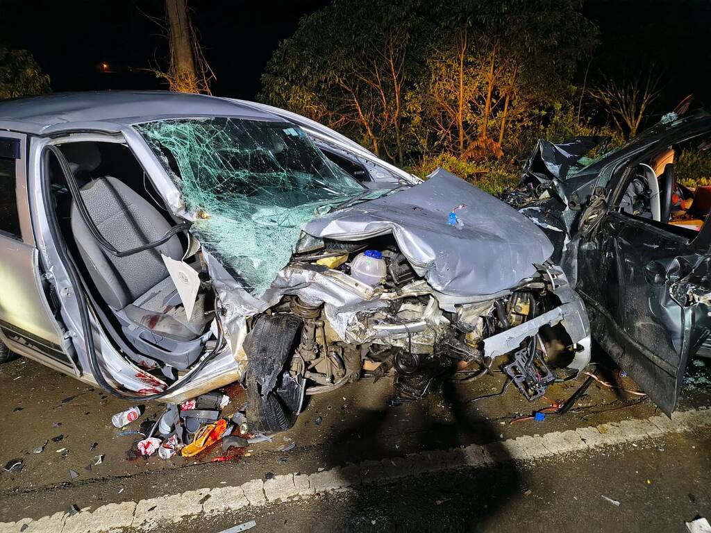 Colisão frontal entre dois carros deixa seis pessoas feridas em Videira
