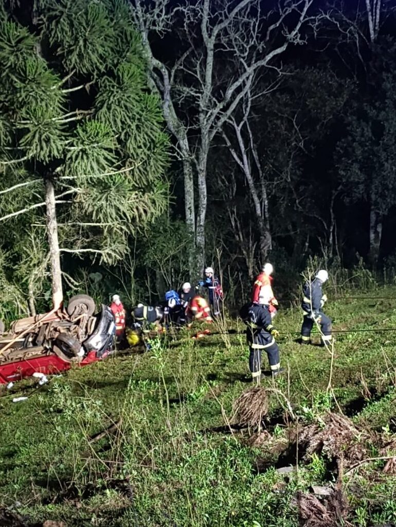 Saída de pista deixa uma pessoa morta e outra ferida em Concórdia