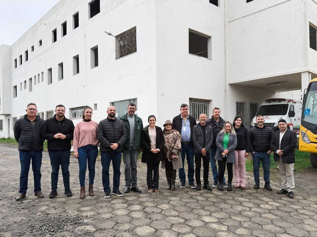 Lucas Neves acompanha visita do secretário da Saúde aos hospitais de Bocaina do Sul e Correia Pinto