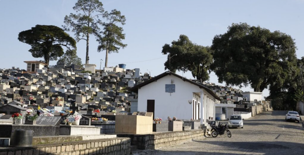 Joinville convoca responsáveis por sepulturas abandonadas no Cemitério Nossa Senhora de Fátima