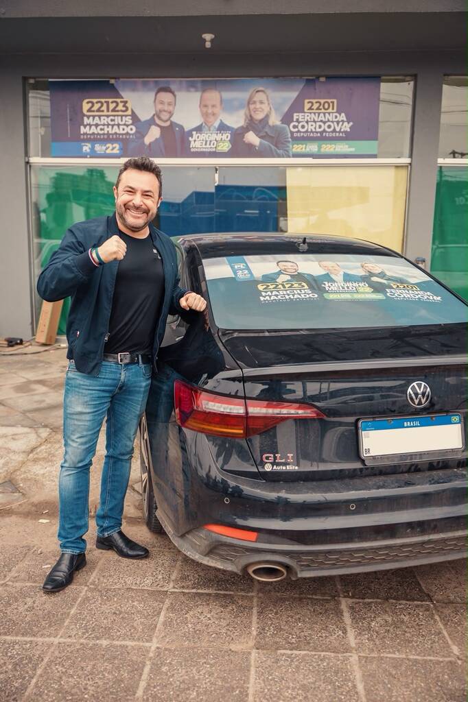 Marcius Machado inicia campanha com adesivaço pela Serra Catarinense