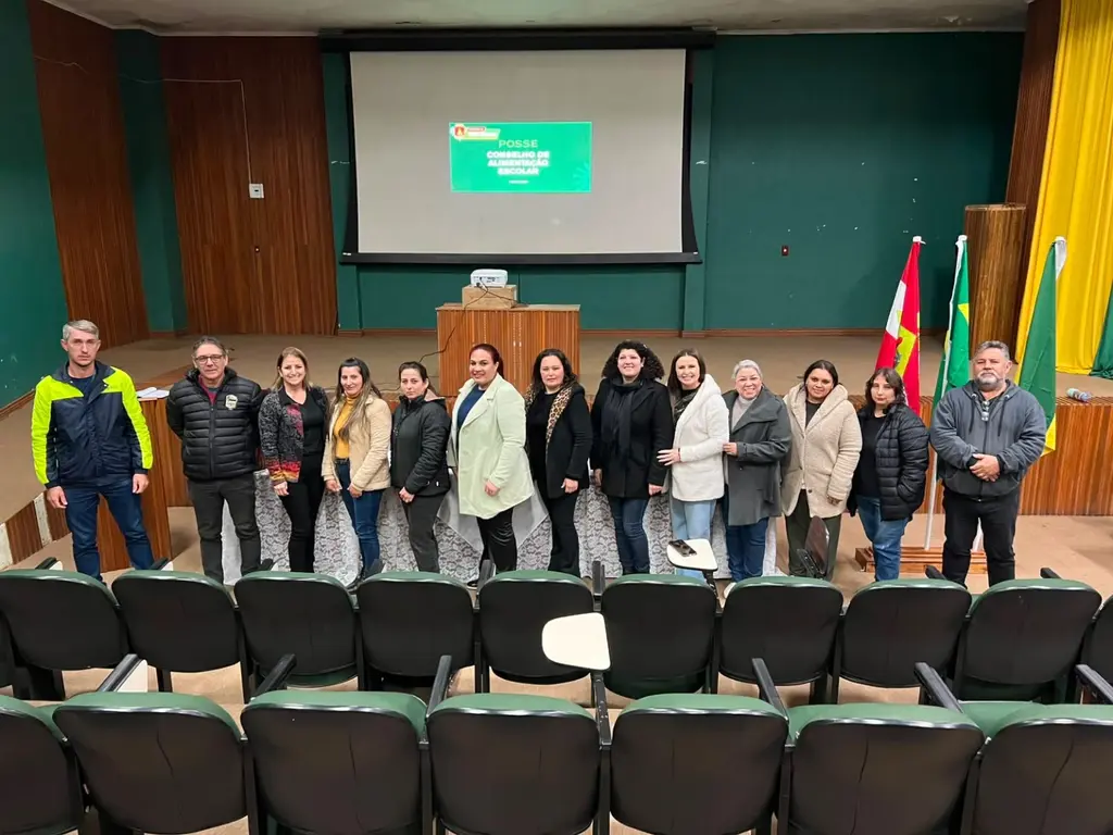 Conselho de Alimentação Escolar de Três Barras toma posse em cerimônia no antigo auditório da Saúde e Educação
