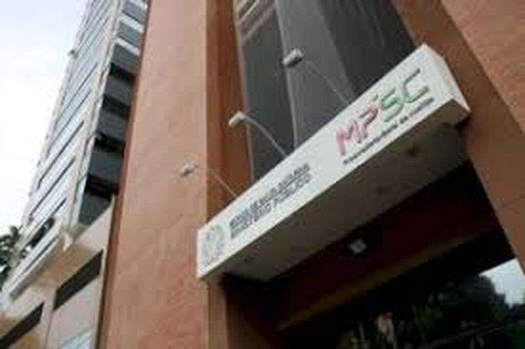 Caso de policial Civil que matou detenta na viatura em Correia Pinto é arquivado após comprovação de legítima defesa