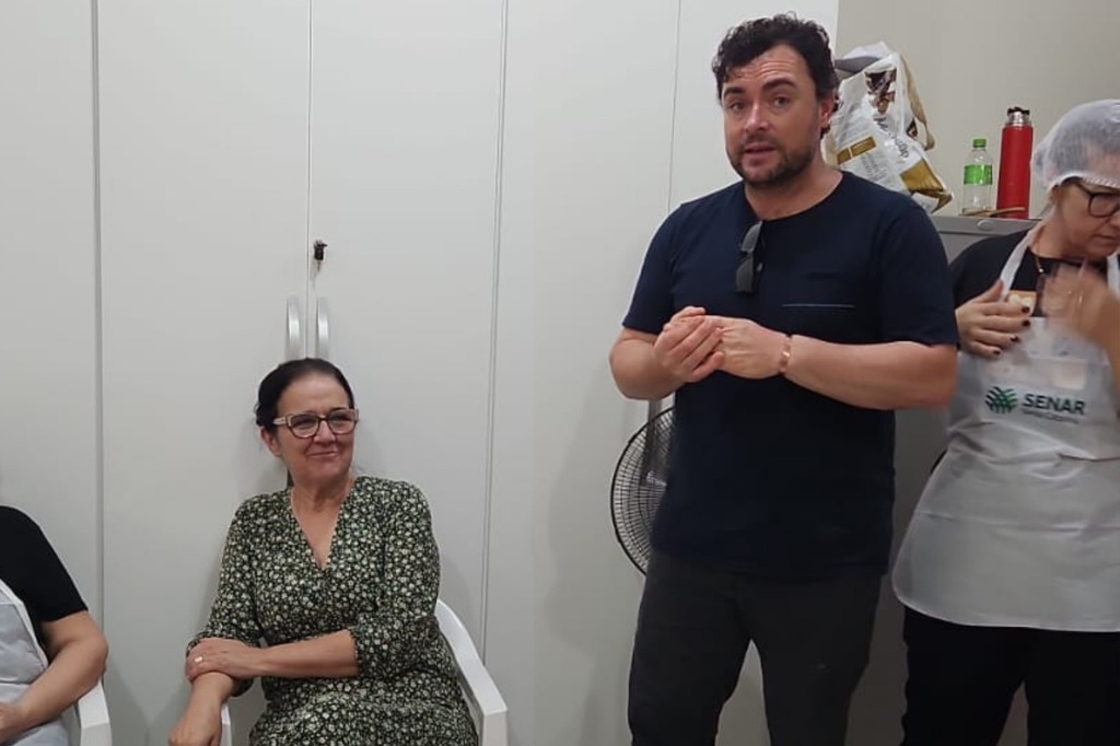 CURSO DE CONFEITARIA REÚNE PARTICIPANTES NA CASA DA CULTURA