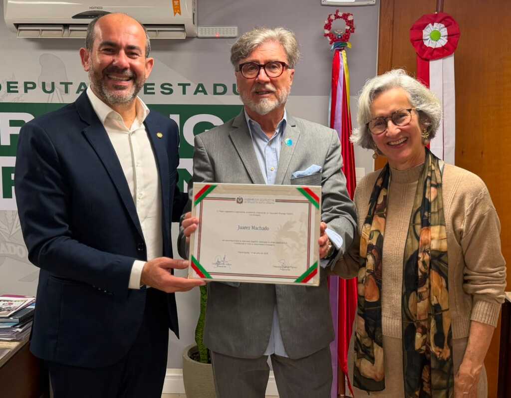 ALESC homenageia Juarez Machado por sua trajetória nas artes