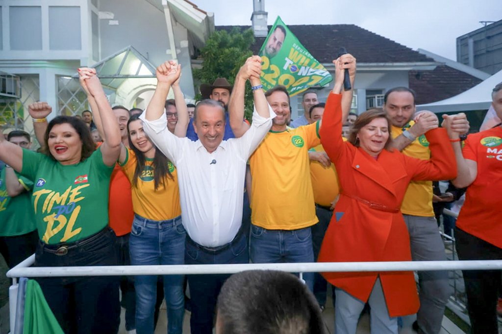 JORGINHO MELLO E ADRIANO SILVA DÃO LARGADA À CAMPANHA EM JOINVILLE COM GRANDE ATO POLÍTICO